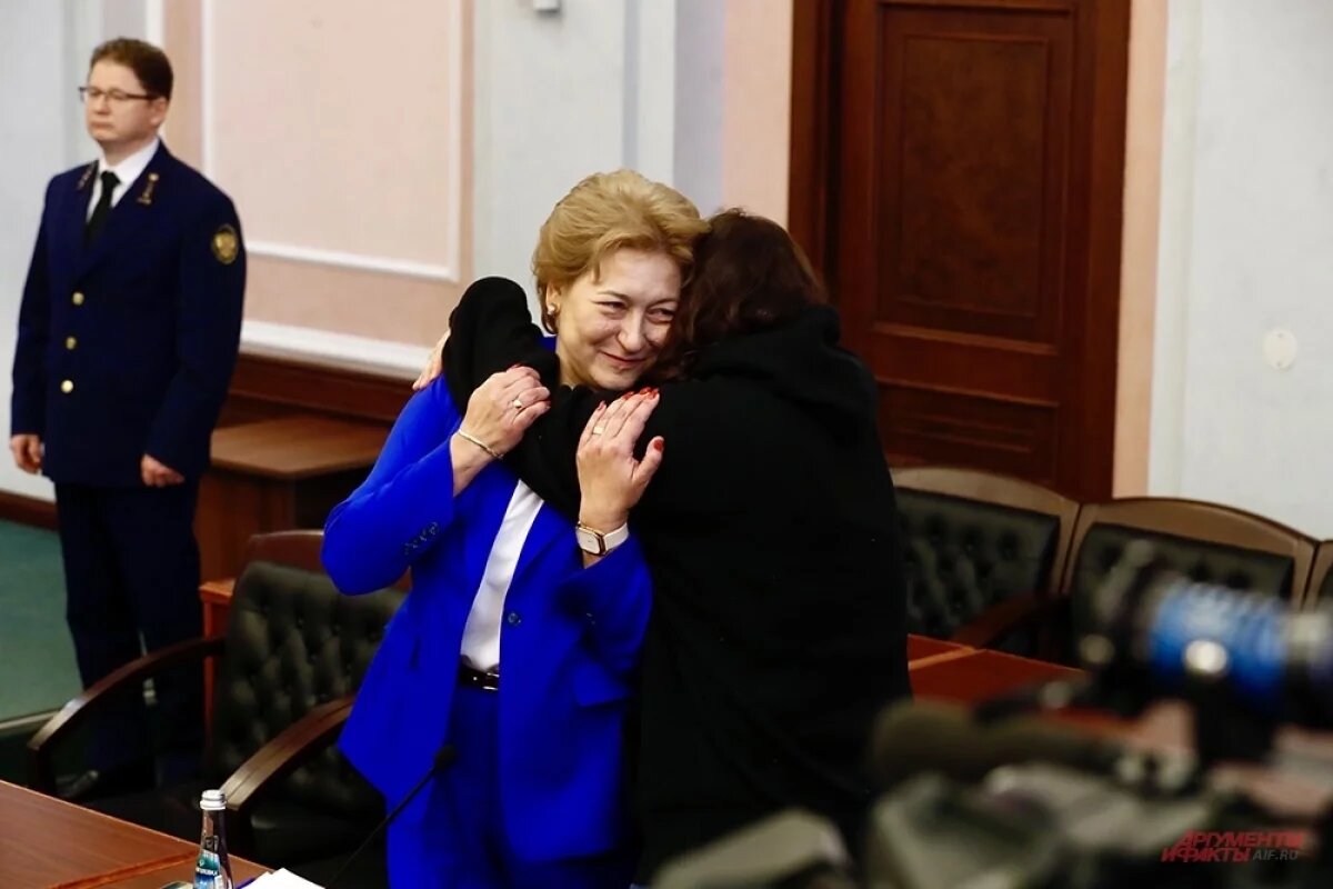 Полина Лурье и ее адвокат после оглашения решения Верховного Суда РФ