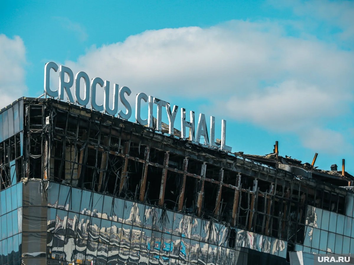     Спонсор пытался поехать в Турцию, где в это время проходили подготовку террористы, указано в посте