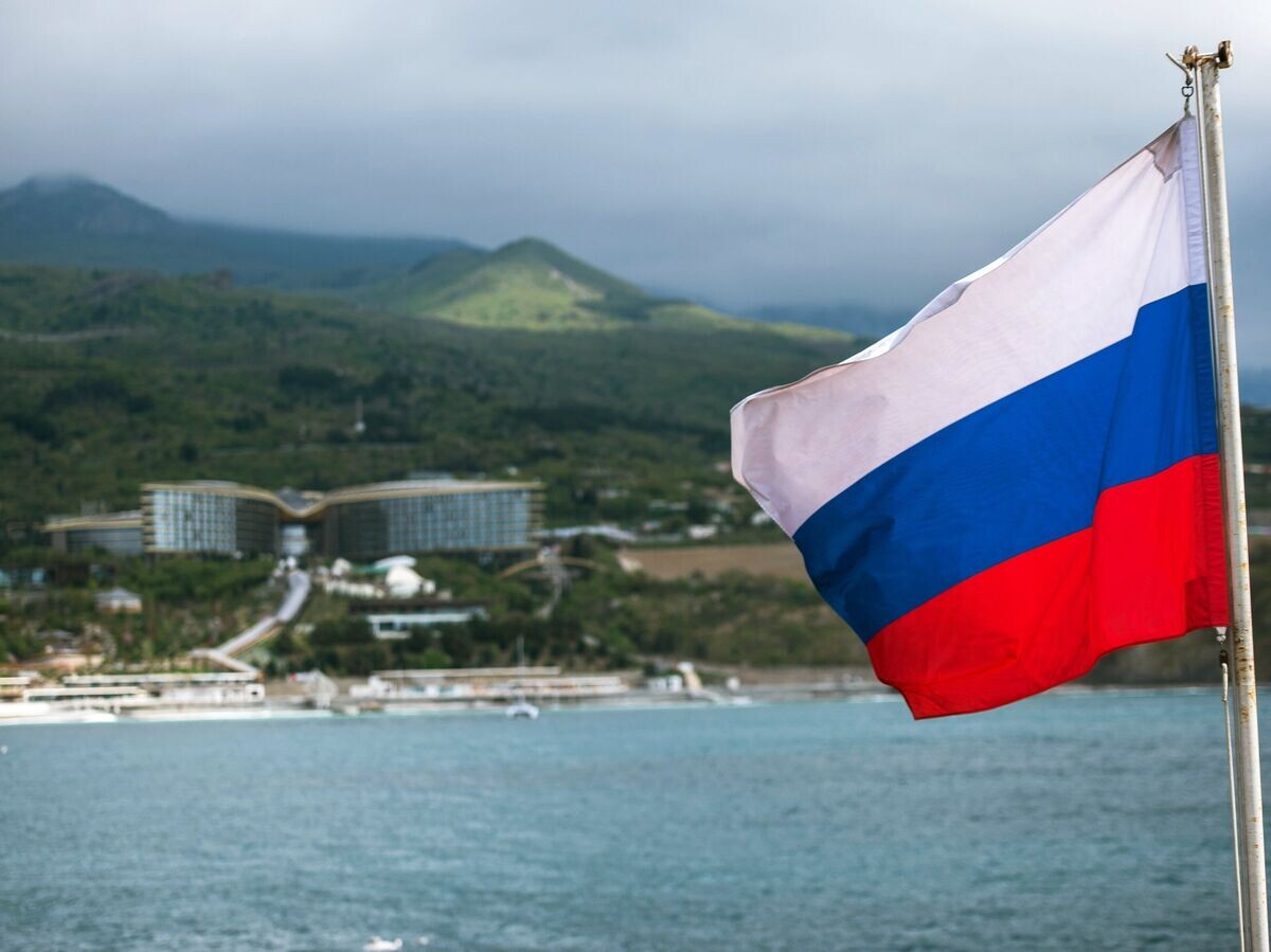    Российский триколор на палубе парусника "Херсонес" в Крыму | © РИА Новости / Алексей Мальгавко