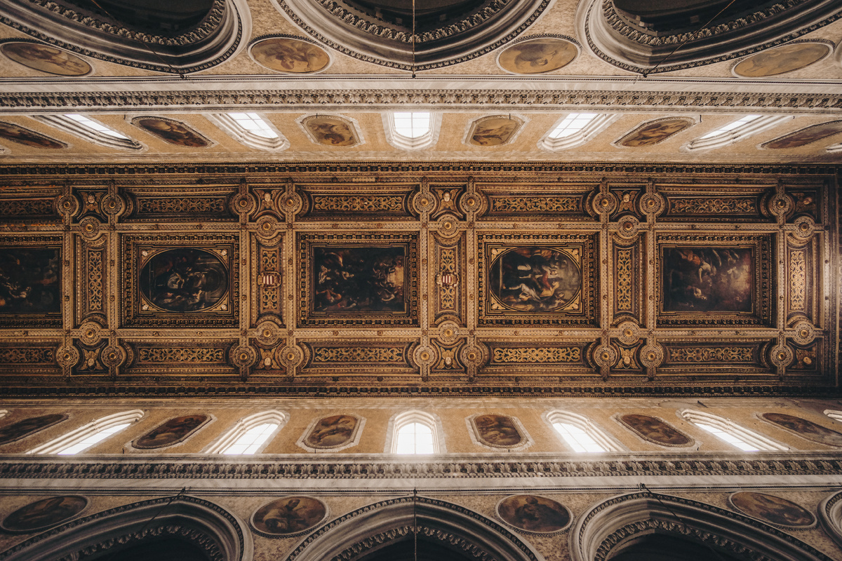 Собор святого Януария в Неаполе. Вход с собаками разрешен. Уверена, хомяка тоже можно пронести. Источник фото ru.freepik.com (бесплатная лицензия).