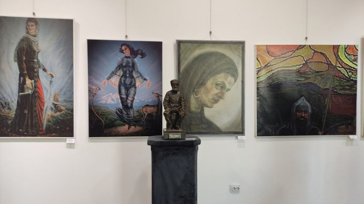 Выставка «Художественные образы легендарных личностей Карачая» в Картинной галерее