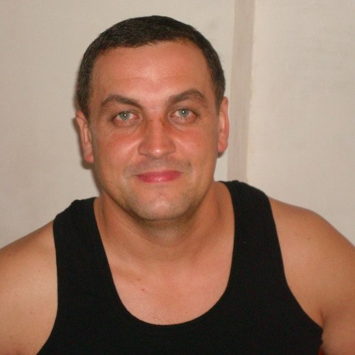 "Три года содержал её (40 лет) с тремя детьми - платил за всё, но на Новый год меня не пригласили к семейному столу". Тогда я понял, кем был