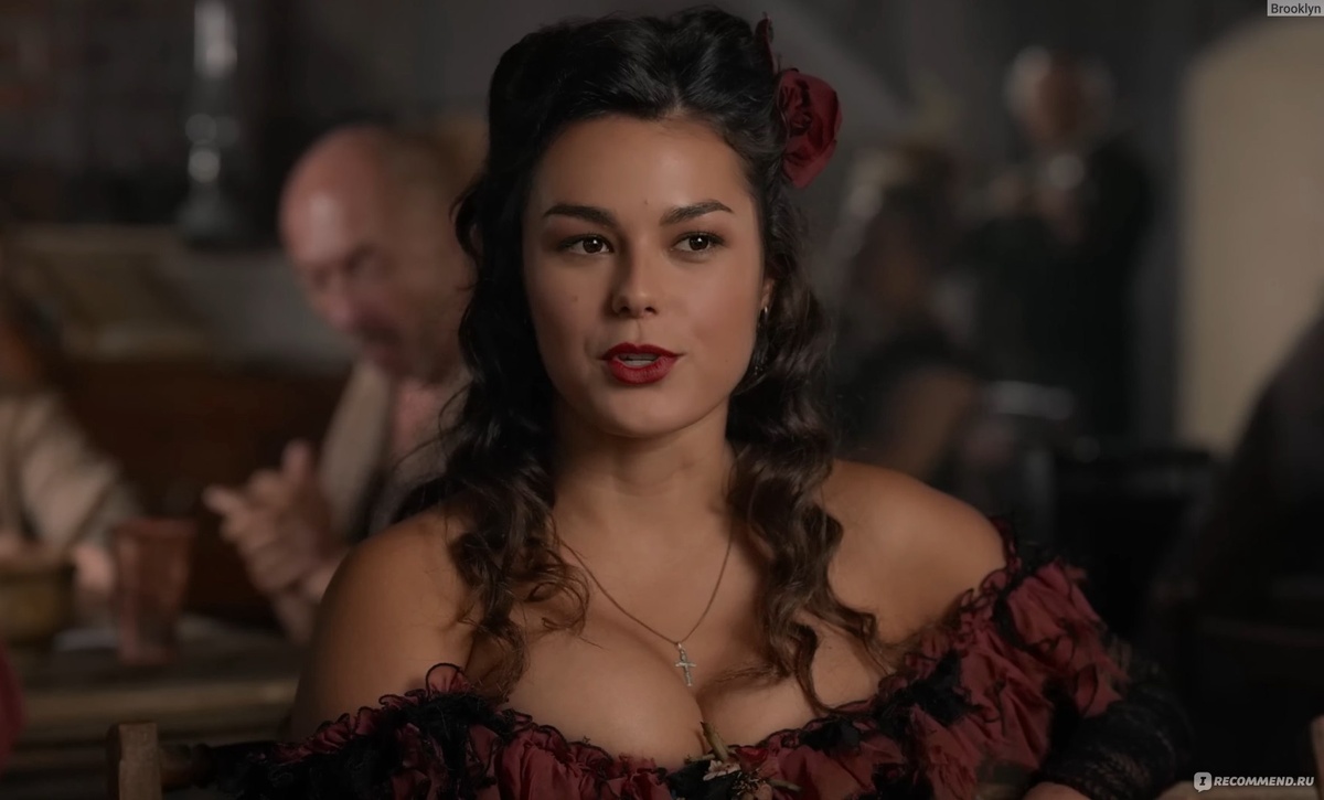 Изумрудное ожерелье на груди "Княжны"