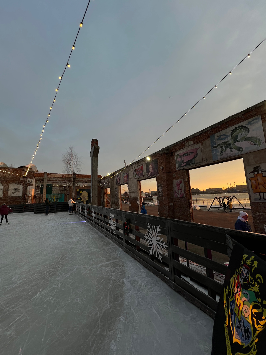 Каток на территории культурного квартала брусницын