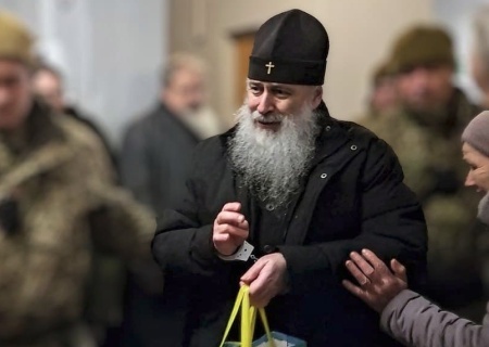    Суд в Днепропетровске оставил митрополита Арсения за решёткой, но позволил провести медобследование