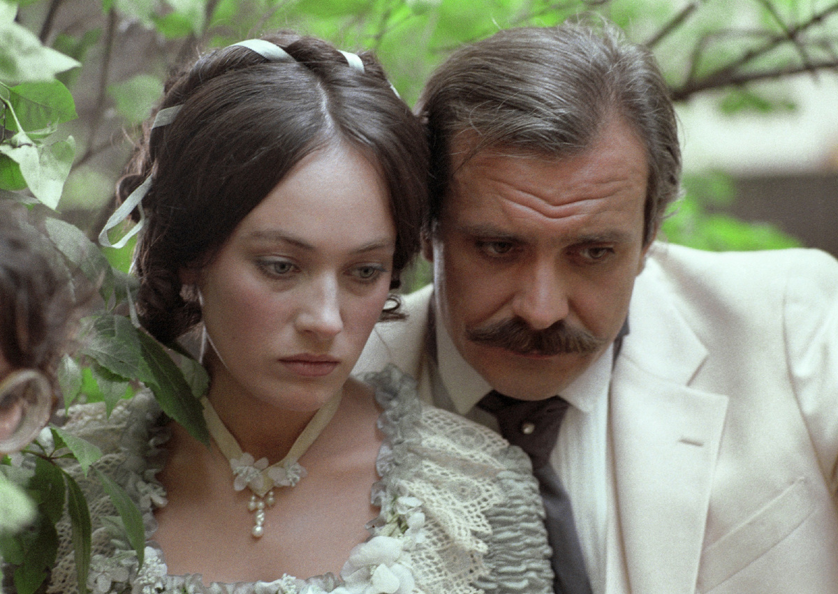 Кадр из фильма «Жестокий романс» (1984). 7Дней.ру.