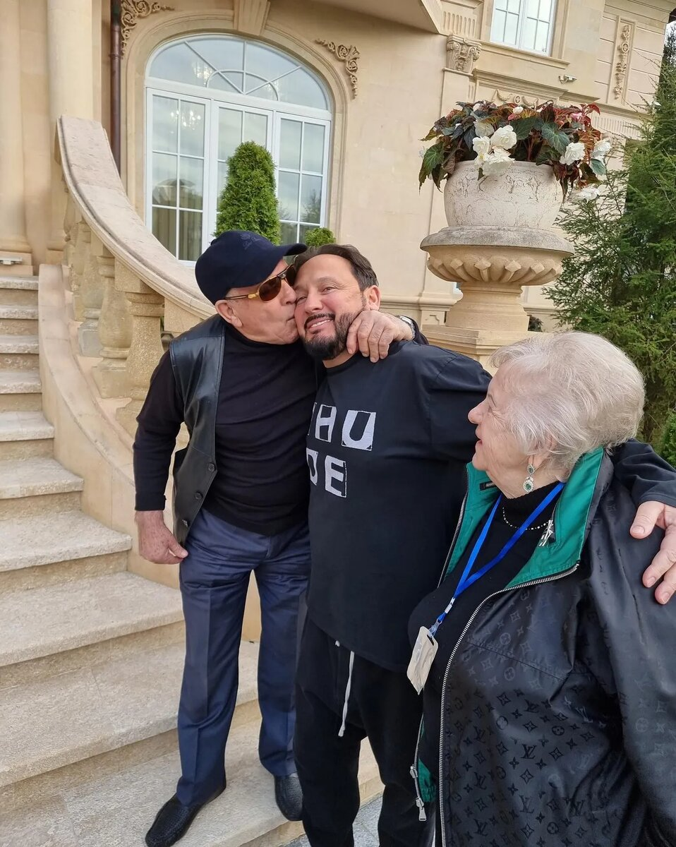 Стас Михайлов с родителями