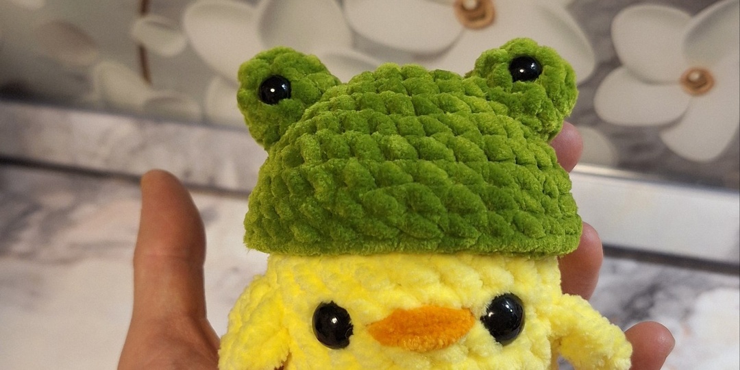 Уточка в шапке лягушки🧶🦆🐸