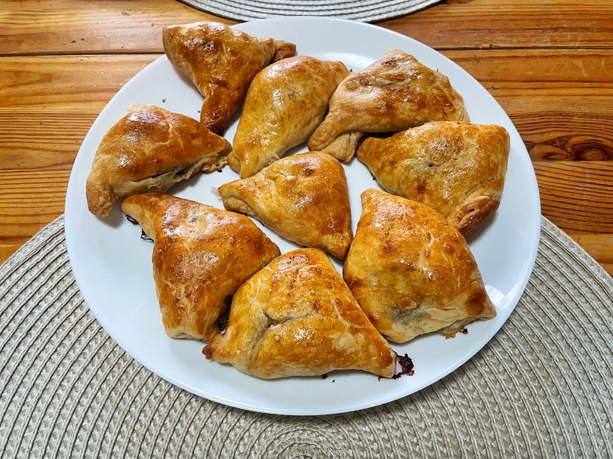 Сочные и хрустящие мясные треугольники всего за 30 минут