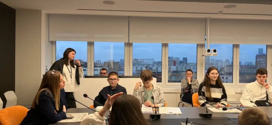    Домжуровцы на пресс-конференции в "Российской газете" Василиса Монахова