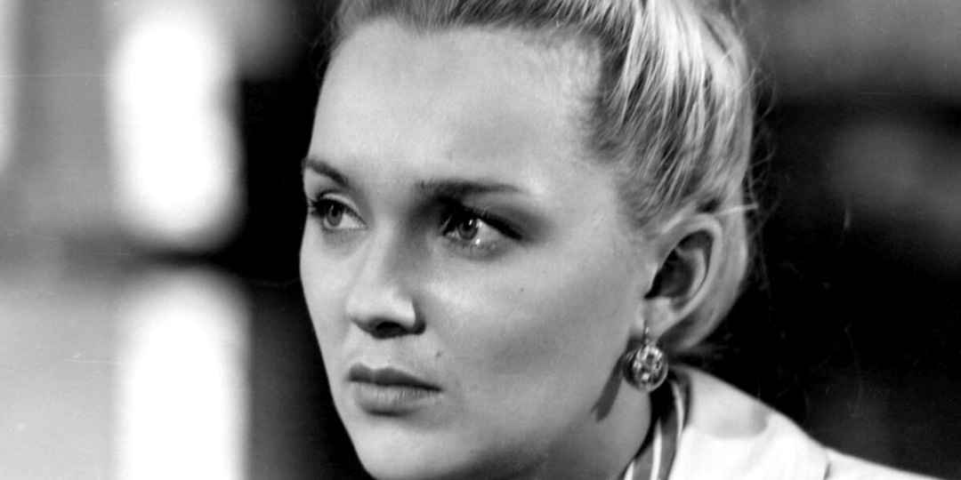 «Синяки под гримом, опухшие губы, списанные на усталость»: каким на самом деле был первый брак звезды советского кино Натальи Гвоздиковой