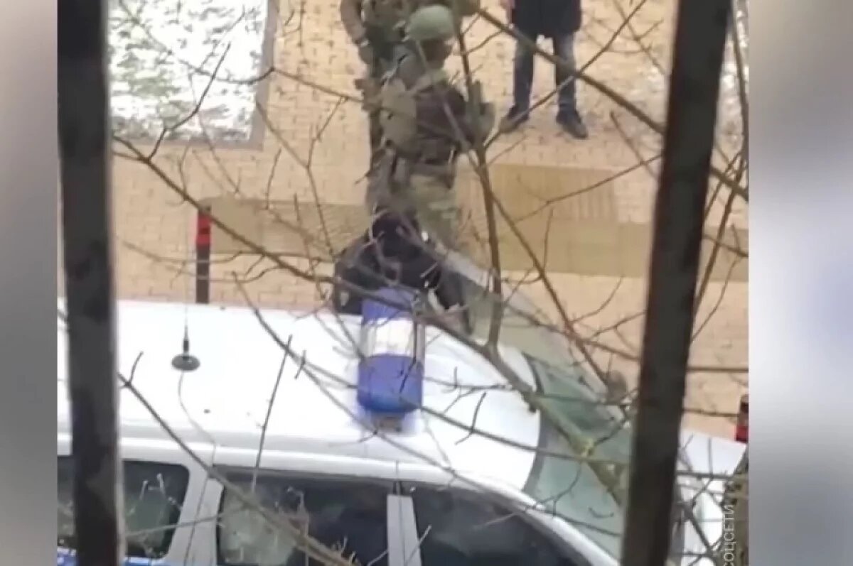    Появились кадры из школы в Одинцове, где подросток напал на детей с ножом