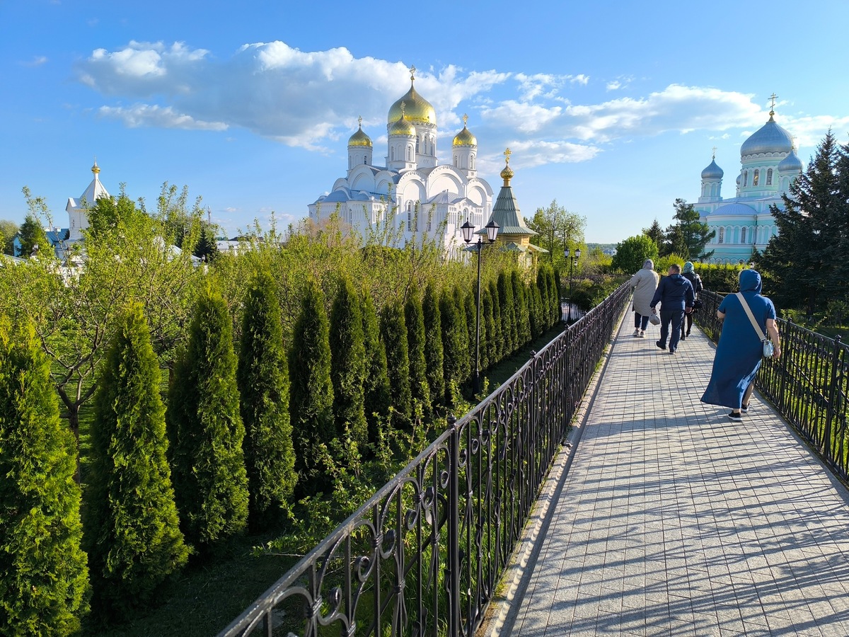 Вот здесь люди просто гуляют