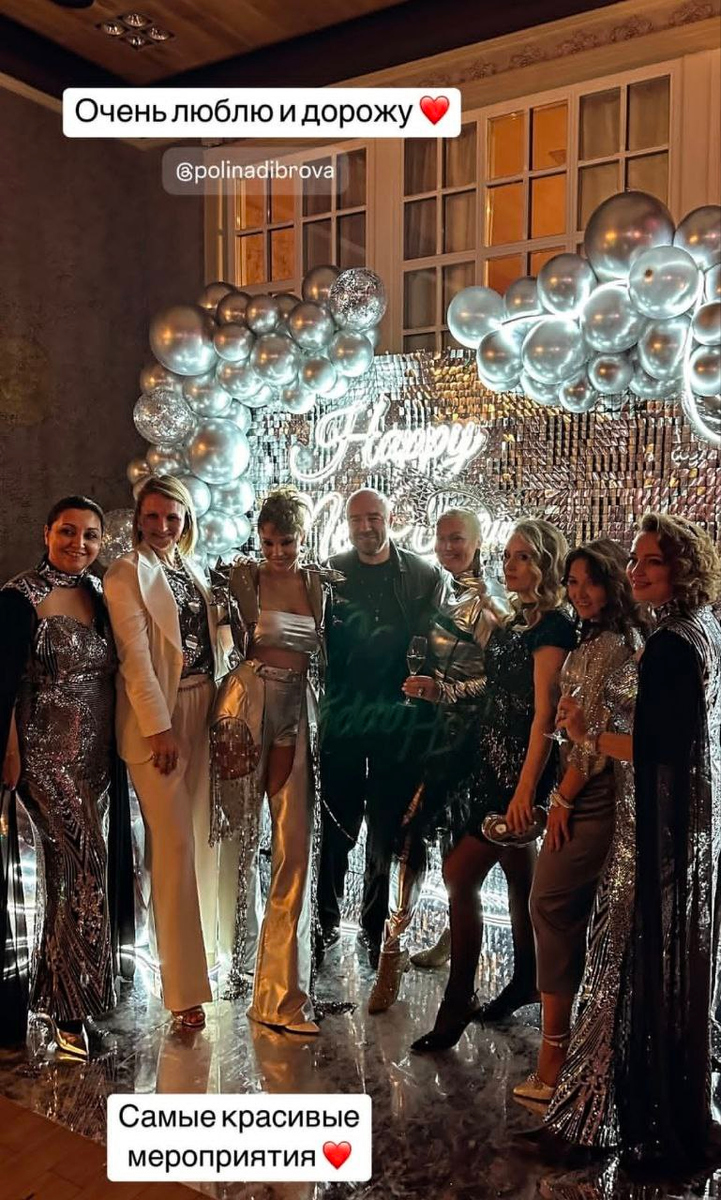 Полина Диброва, Роман Товстик и участницы клуба Полины Дибровой/ Скриншот истории @supermama.nastya в социальной сети