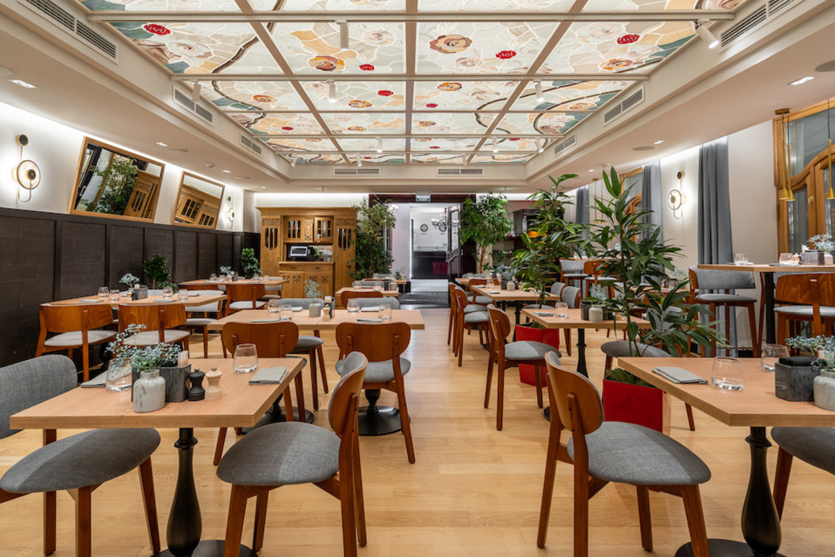 Светильники ART-TUBE55 в интерьере Bistrot 44