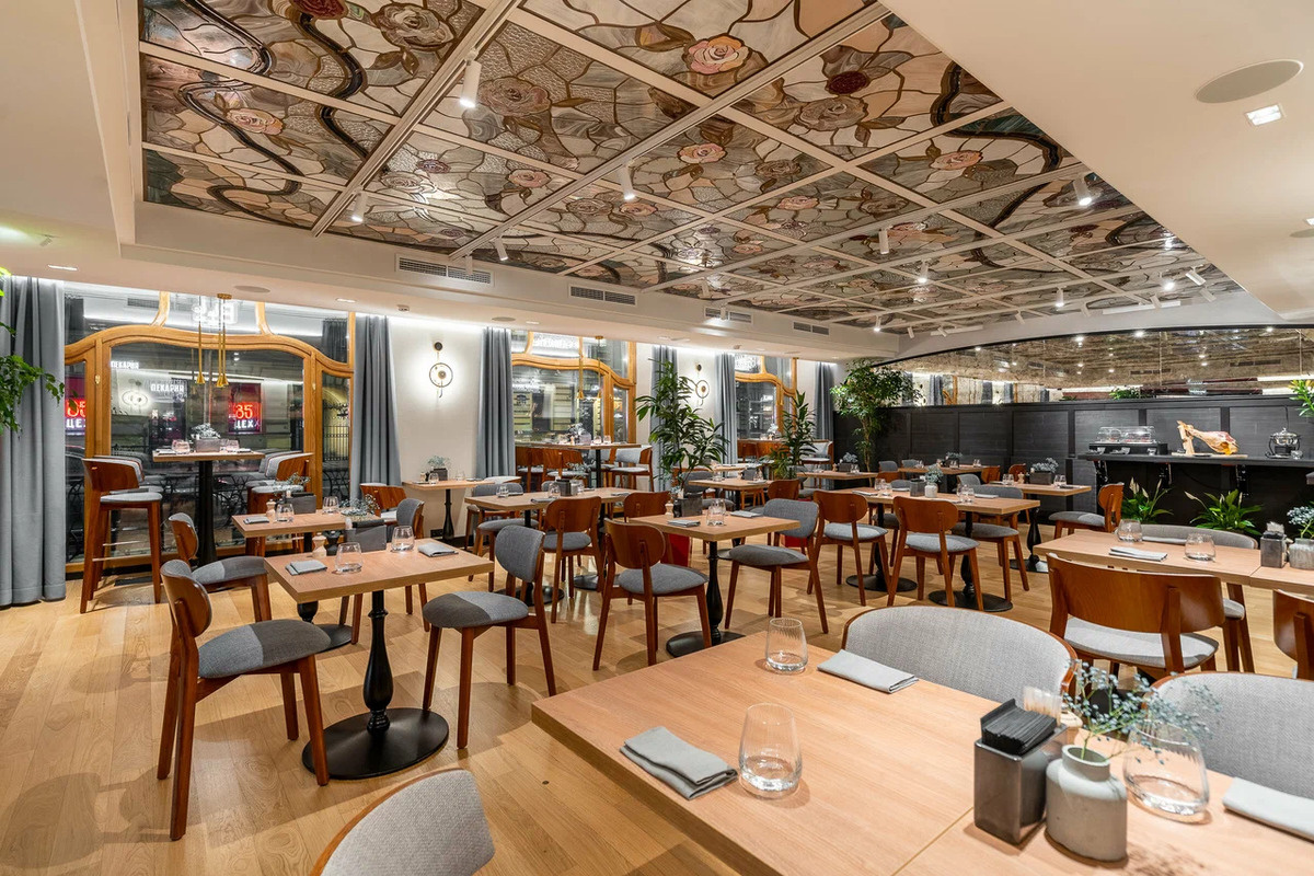 Светильники ART-TUBE55 в интерьере Bistrot 44