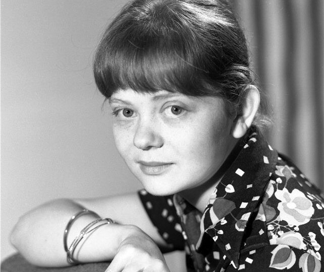 «Со своим мужем она сидела за одной партой, оставила кино ради родителей»: что еще известно о жизни Татьяны Божок, как она выглядит сейчас