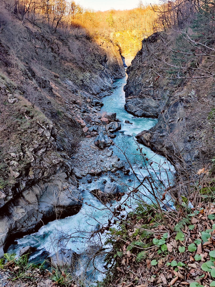 Вид на Гранитный каньон реки Белой в Адыгее. Фото автора