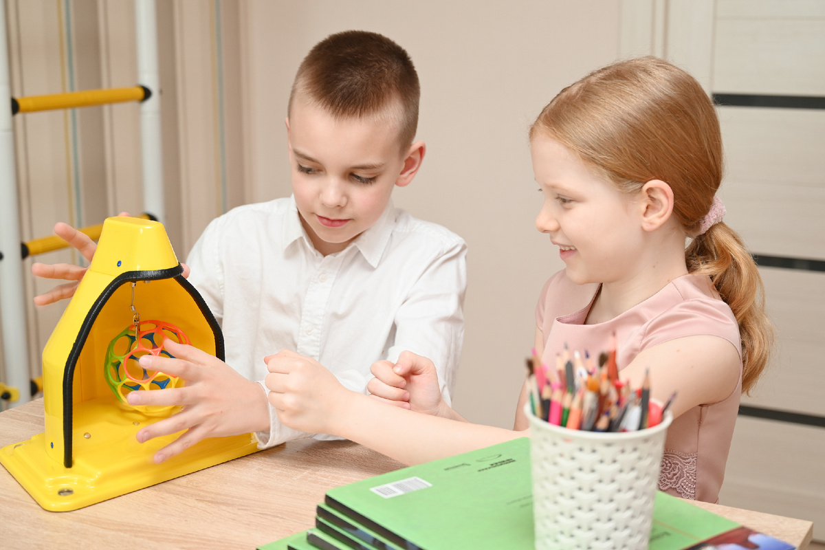 Реабилитационная игрушка "Вытяни мяч"