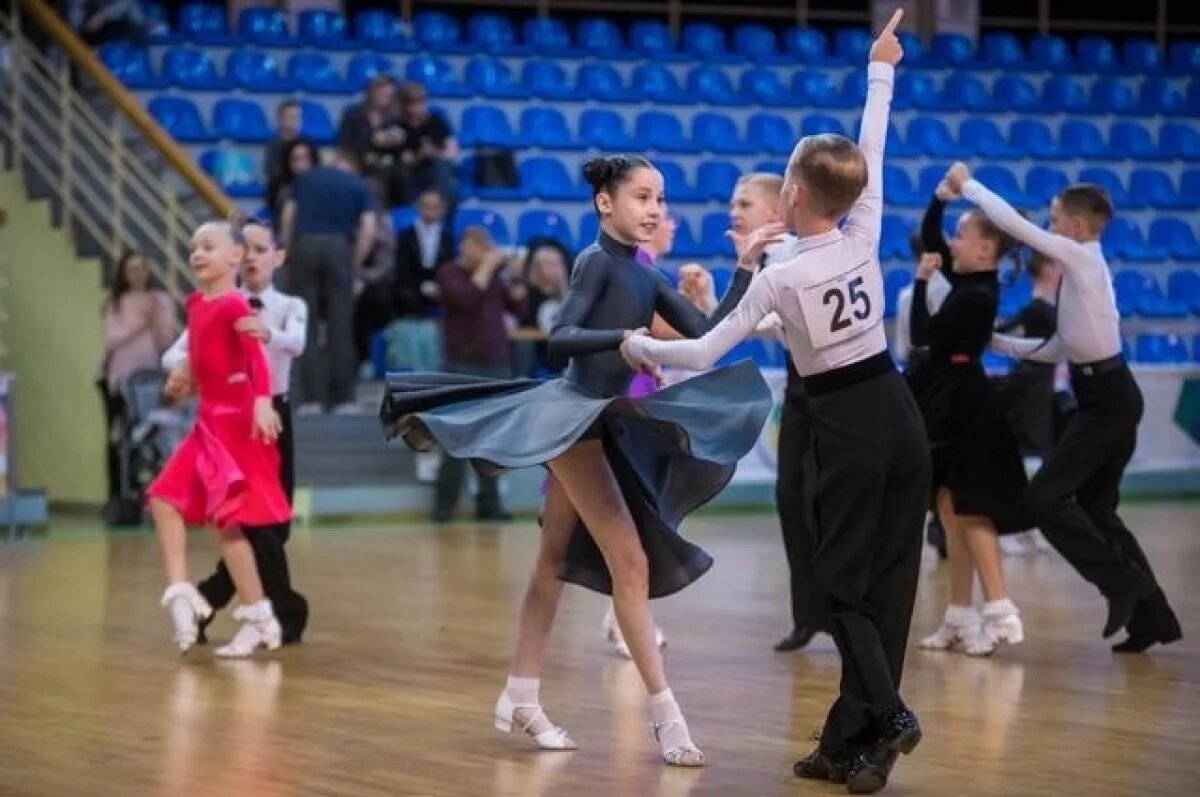    В Новосибирске 643 танцевальные пары сразились за победу на паркете