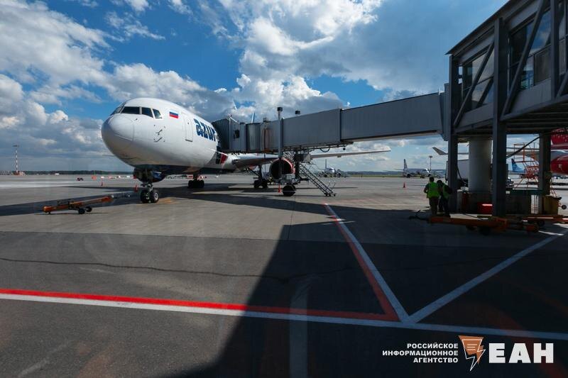    ЕАН. Посадочный трап в аэропорту