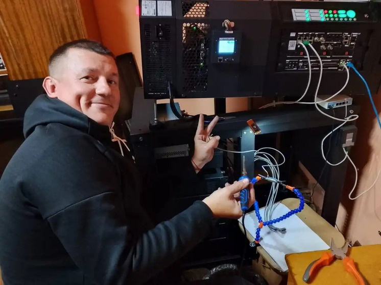     Кинозал получил оборудование для качественного показа фильмов. Фото: соцсети заместителя губернатора Новгородской области Елены Кириловой