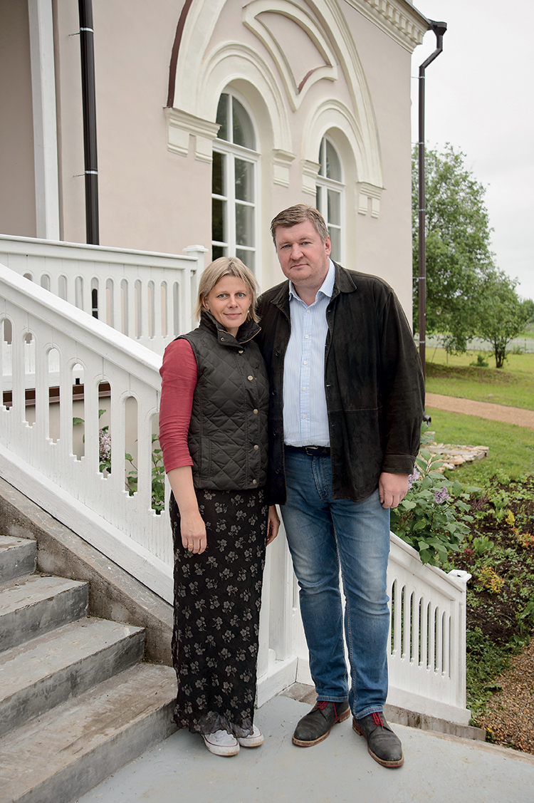 Юрий и Вера Войцеховские / Фото: https://granimagazine.ru/rubrics/tourism/xvalevskoe-usadba-sudba
