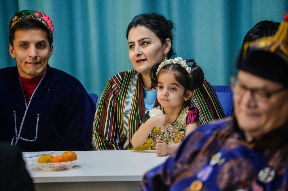    Многие пришли в нарядных национальных костюмах, создав неповторимый колорит и праздничное настроение. Фото: АиФ/ Вадим Панов