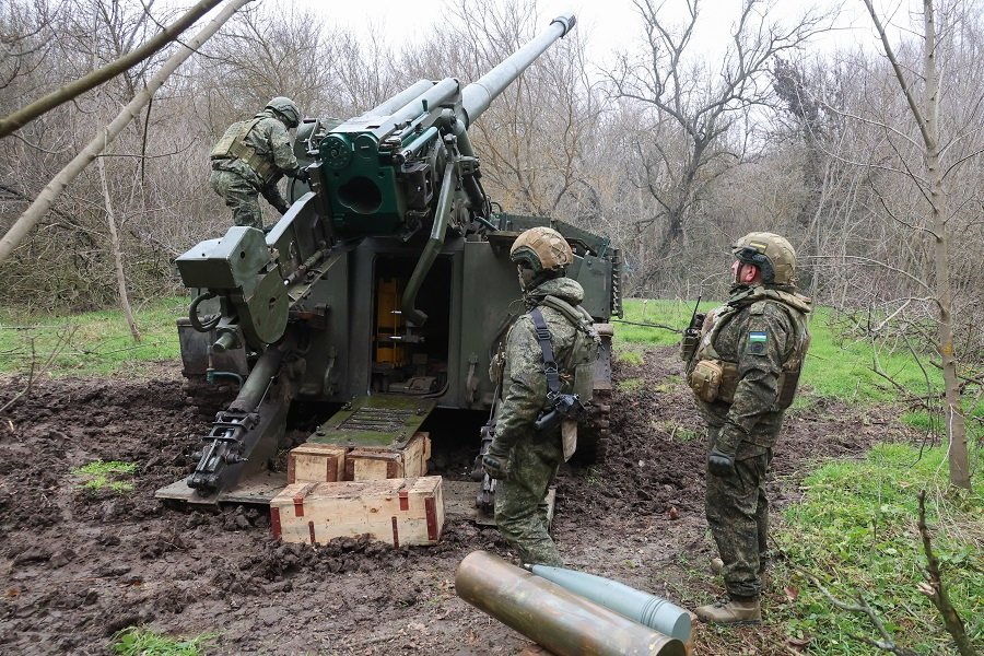 Работа самоходной пушки 2С5 Гиацинт-С на запорожском направлении - Фото: Александр Полегенько/ТАСС