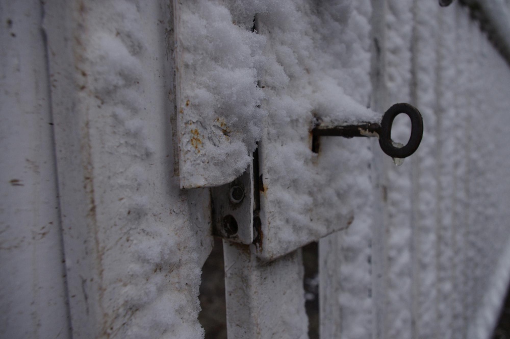 Промерзание замка на двери частного дома