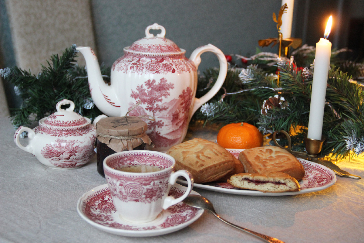 случился повод достать свою старинную посуду)