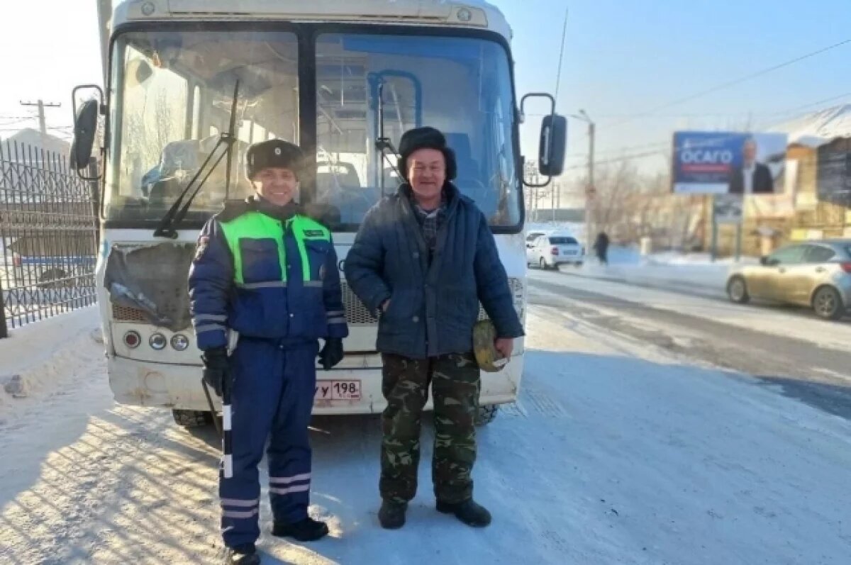    В Иркутской области заглохший из-за мороза автобус стал причиной пробки