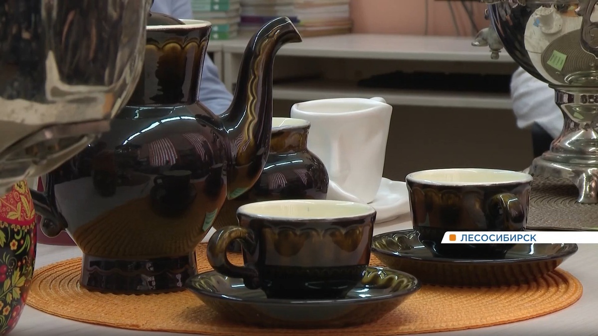     В Лесосибирске в школьном музее работает необычная чайная выставка