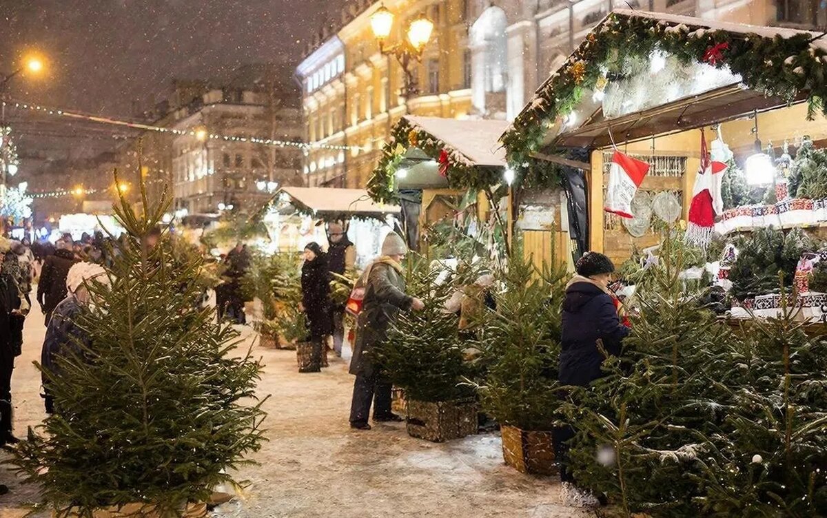    16 елочных базаров открылись в Ижевске