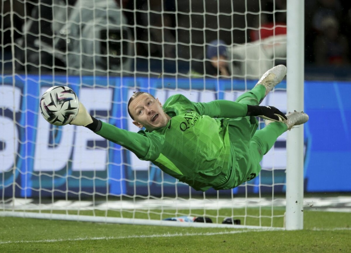     Французы о соперничестве Сафонова и Шевалье за статус первого вратаря «ПСЖ»: Матвей должен остаться основным