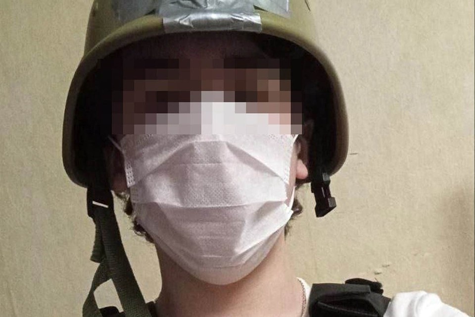 16 декабря ученик девятого класса Успенской школы пришел на занятия, но вместо уроков направился в туалет, достал обмундирование, охотничий кинжал и пошел по коридорам.