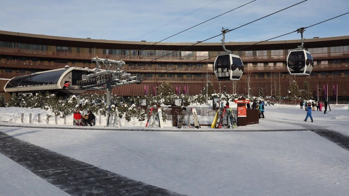    Несмотря на проблемы со снегом, гости курорта катанием довольны   Артем Шершнев / atas.info