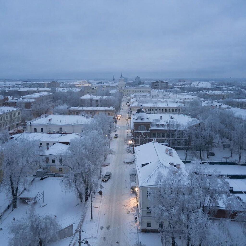 Витебск – один из старейших городов Беларуси, родина известного художника Марка Шагала и место проведения международного фестиваля искусств "Славянский базар". Город дышит творчеством и историей, предлагая уникальное сочетание культурных и архитектурных достопримечательностей.