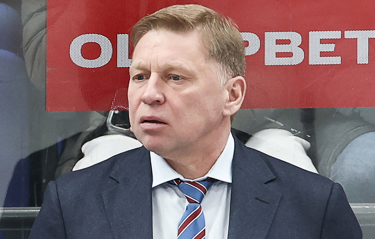    Главный тренер "Трактора" Евгений Корешков  Михаил Терещенко/ТАСС