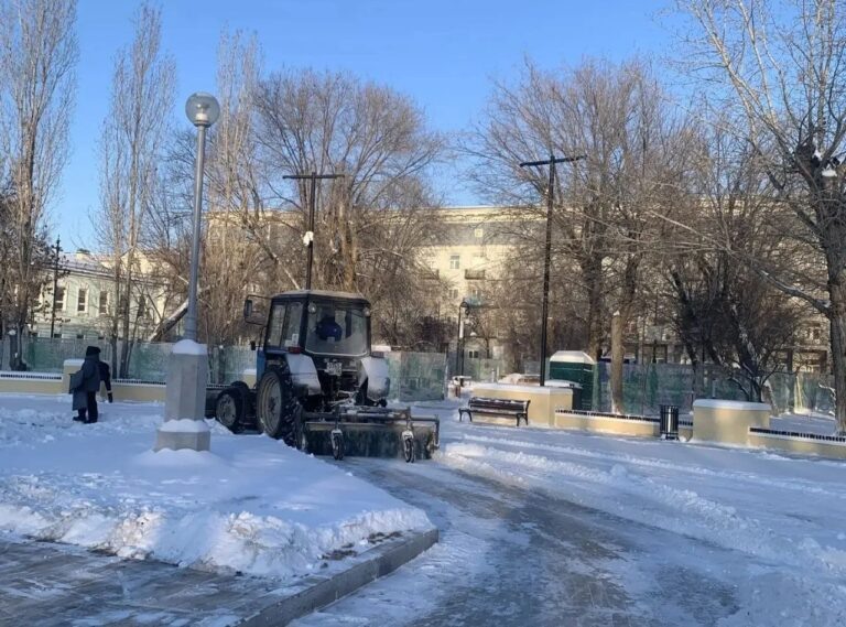    За ночь с улиц Оренбурга вывезли почти 8 тысяч кубометров снега Оренбуржье