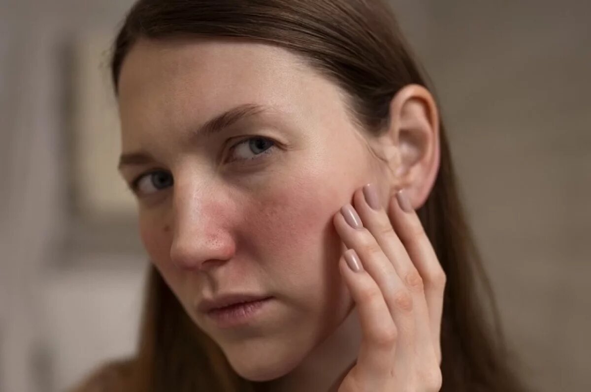    Врач Леонова: трогать лицо такая же дурная привычка, как табакокурение