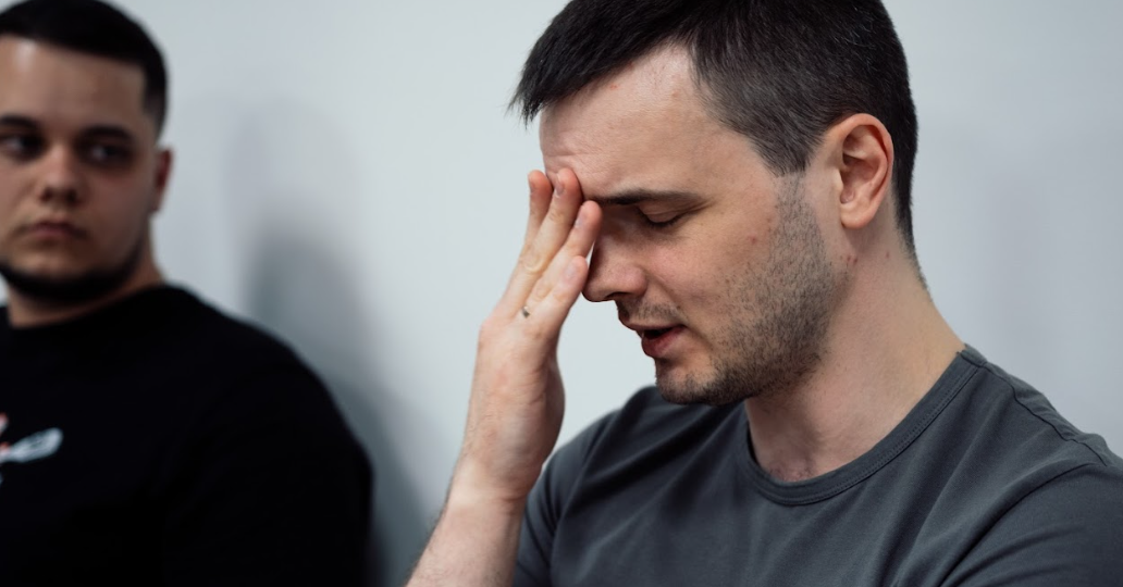 На работу не устроится, джуны в IT никому не нужны