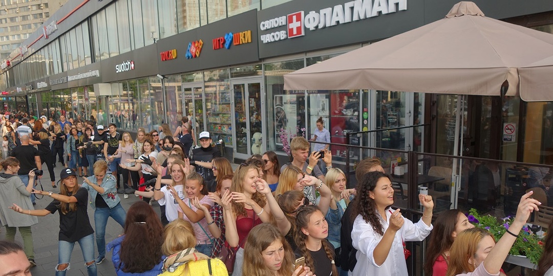 САМАЯ ДЛИННАЯ ТАНЦУЮЩАЯ ОЧЕРЕДЬ