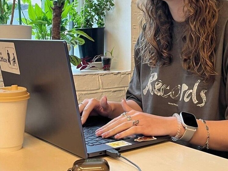     В течение года петербургские работодатели разместили более 115 тысяч вакансий. Фото: архив МК в Питере.