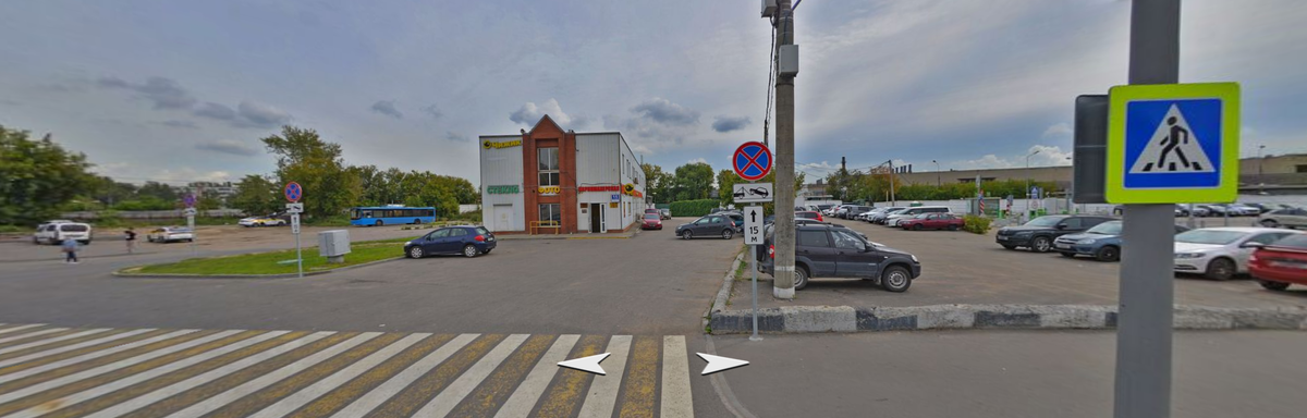 Бесплатная парковка у магазина Чижик