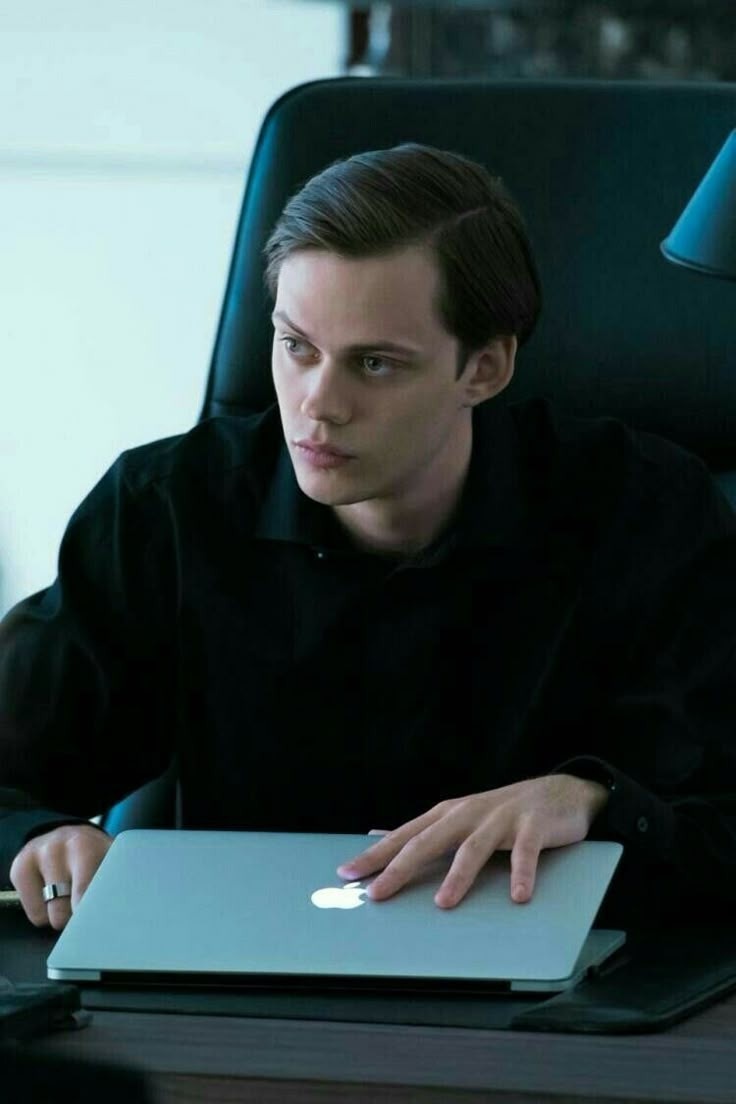 Билл Скасгард в сериал «Хемлок Гроув»