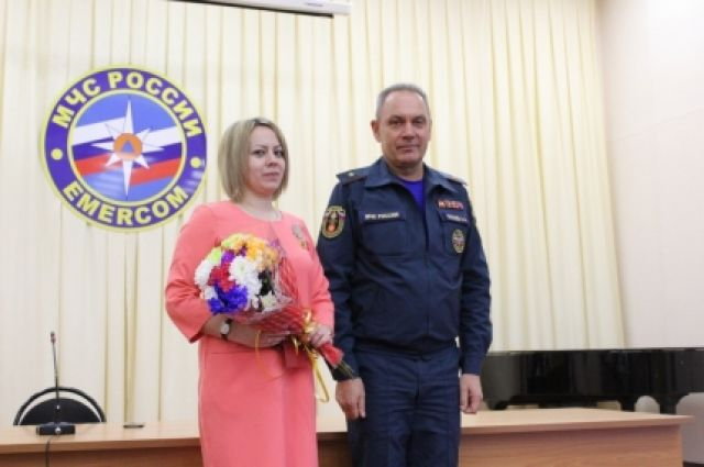 Отважная учительница спасла тонущую девочку