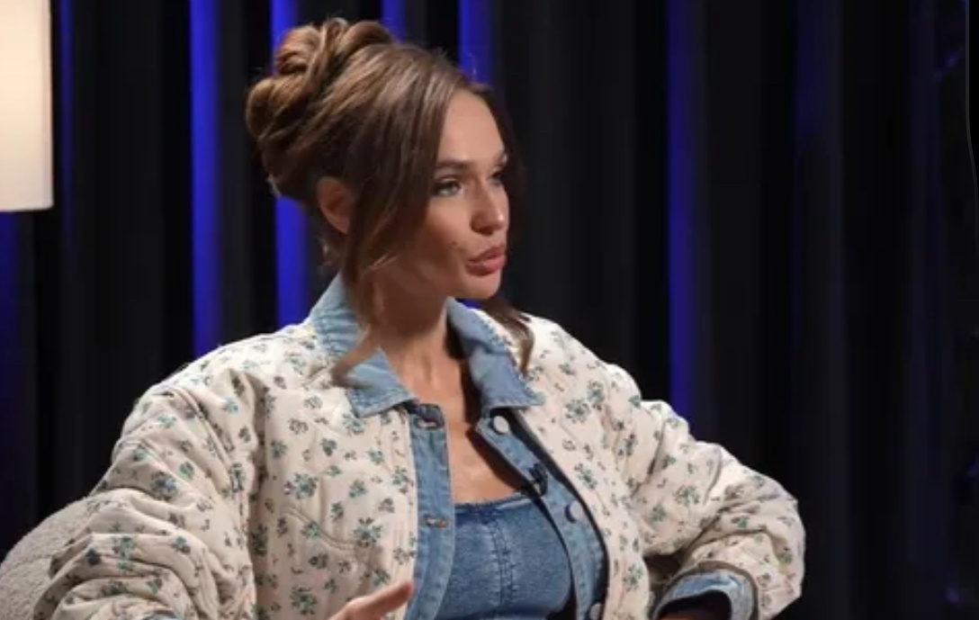 Алёна Водонаева, кадр из видео