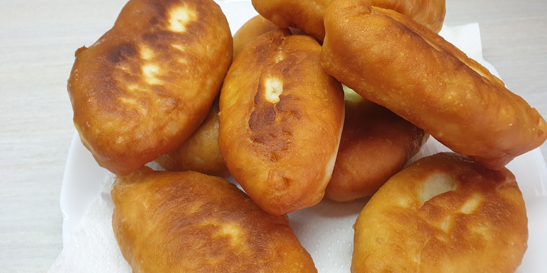 Пирожки с яйцом и зеленым луком