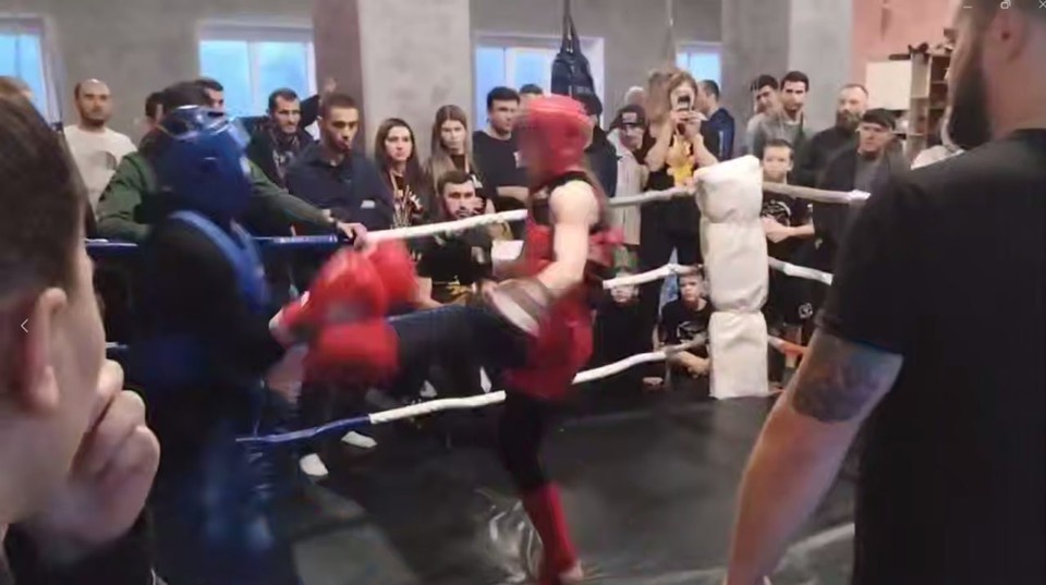    Кадр видео, снятого за два месяца до пропажи студентки. Анна в красном. Фото: стоп-кадр видео t.me/ANNATSOMARTOVA22